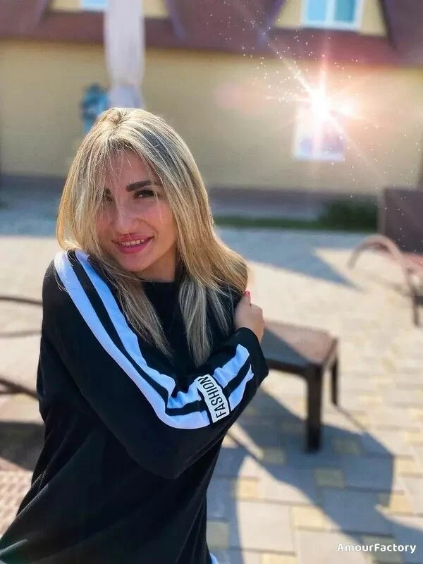 Elena Profile image 2