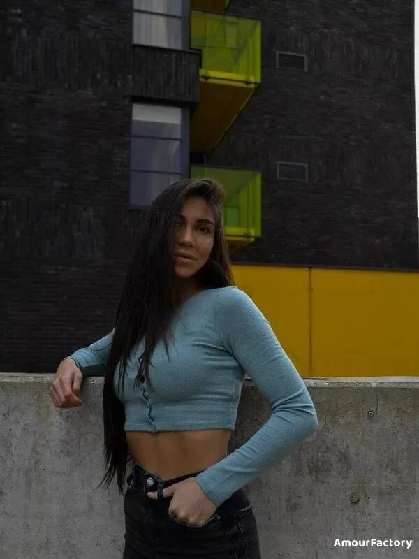 Valeria Profile image 4