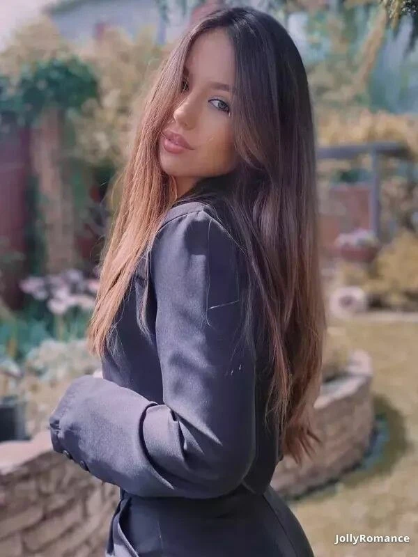 Veronika Profile image 1