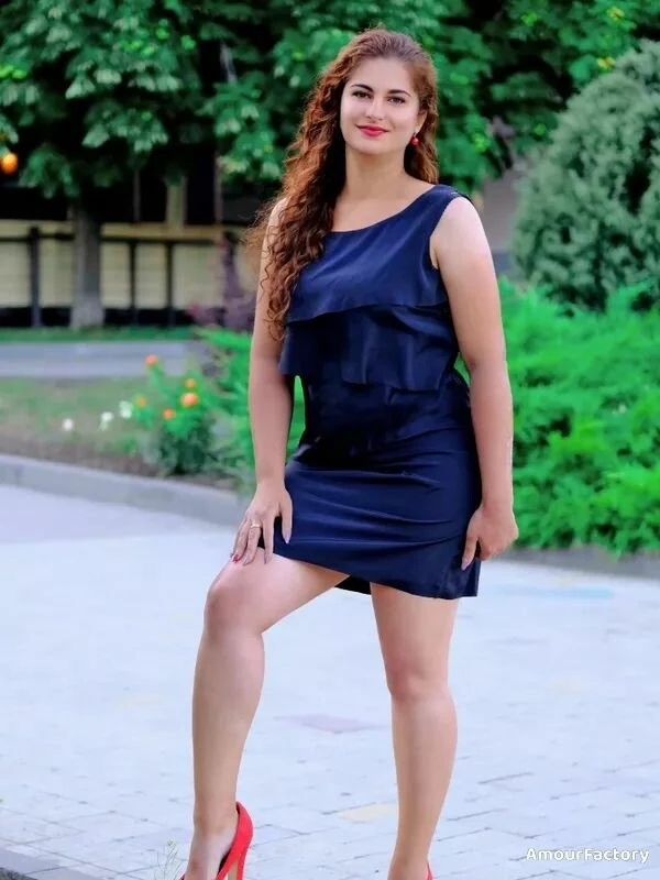Elena Profile image 2