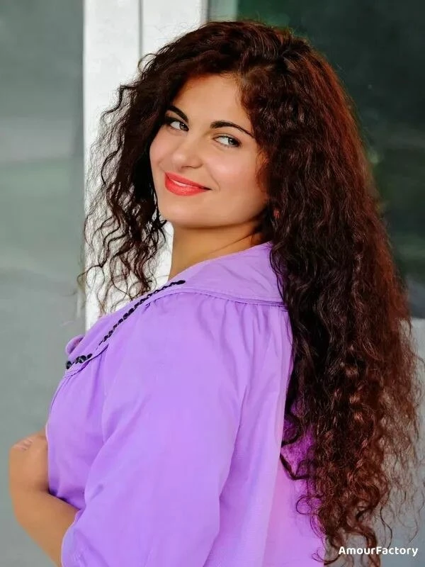 Elena Profile image 3