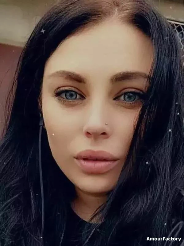 Alina Profile image 4