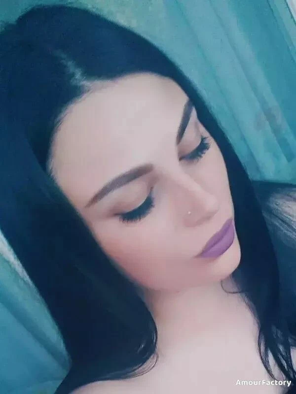 Alina Profile image 2