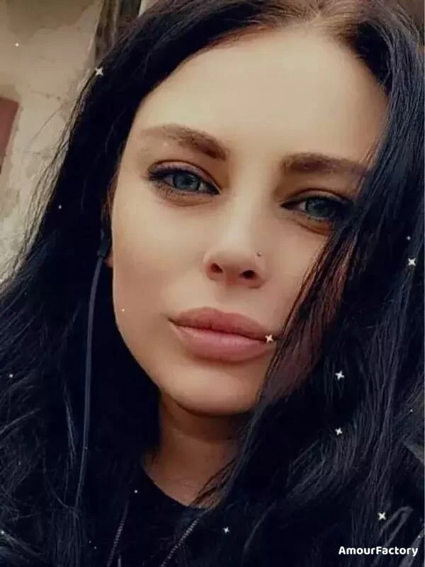Alina Profile image 3