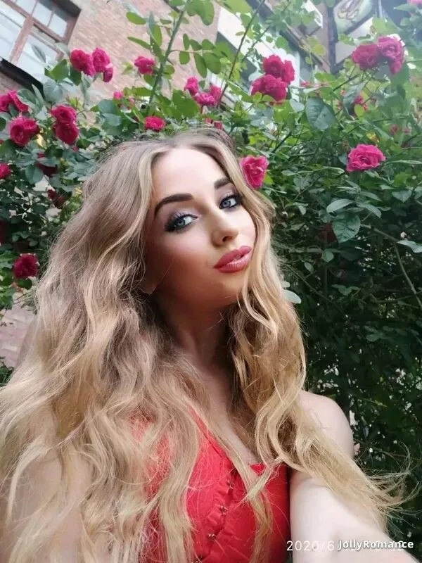 Oksana Profile image 3