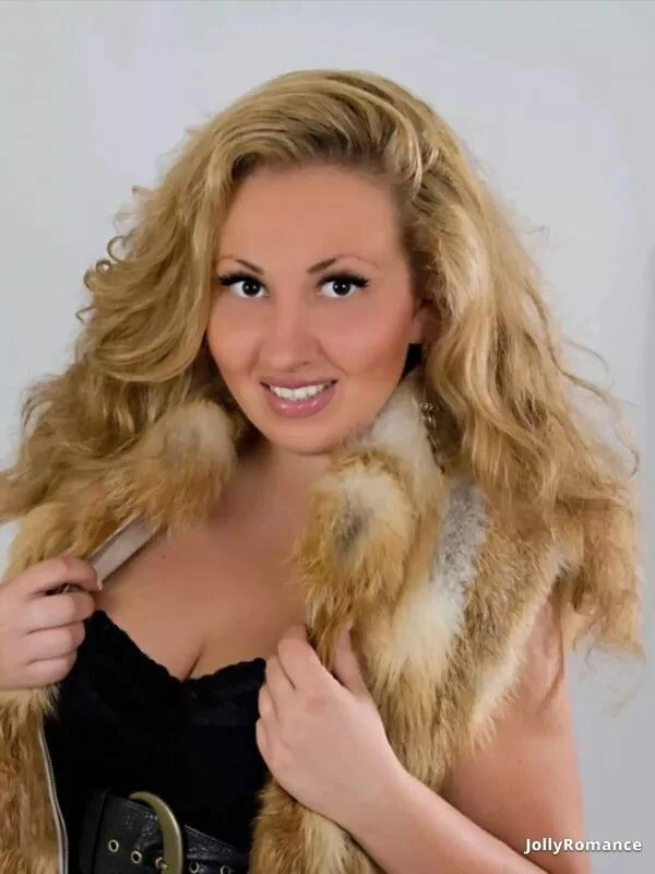 Angelica Profile image 2
