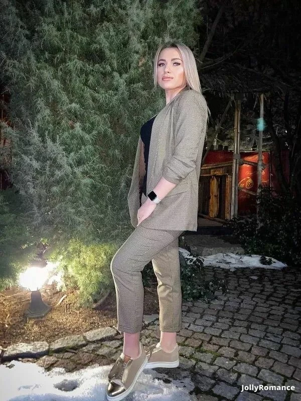 Irina Profile image 2
