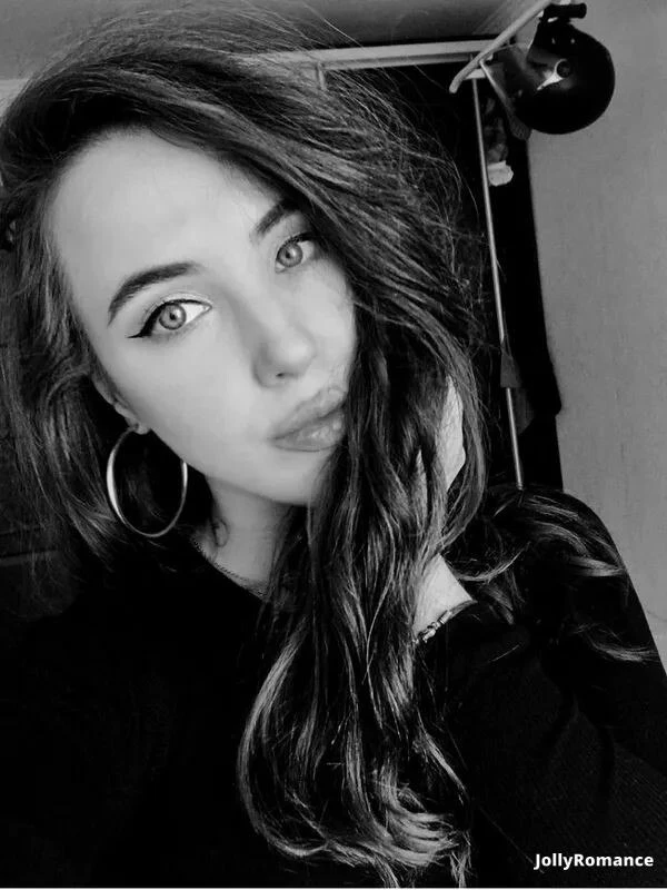 Elena Profile image 4