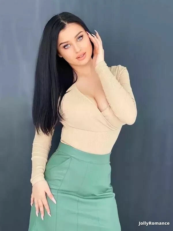 Oksana Profile image 2