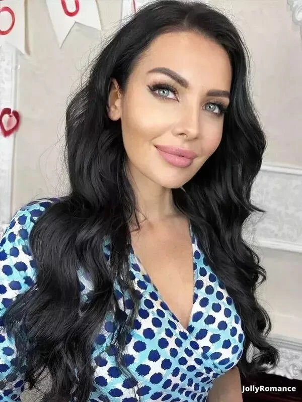 Elena Profile image 3