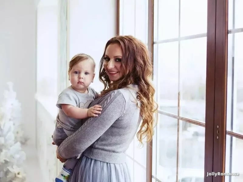 Alena Profile image 4