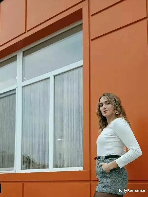 Anna Profile image 2