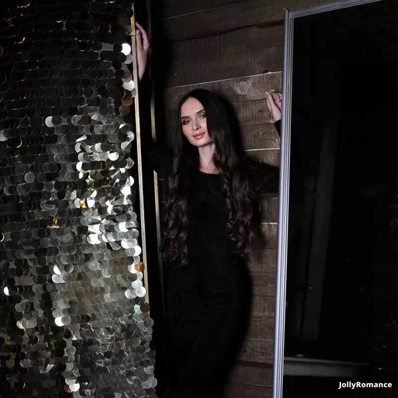 Elena Profile image 2
