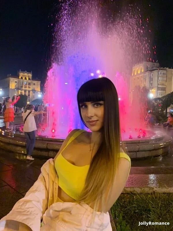 Anna Profile image 4