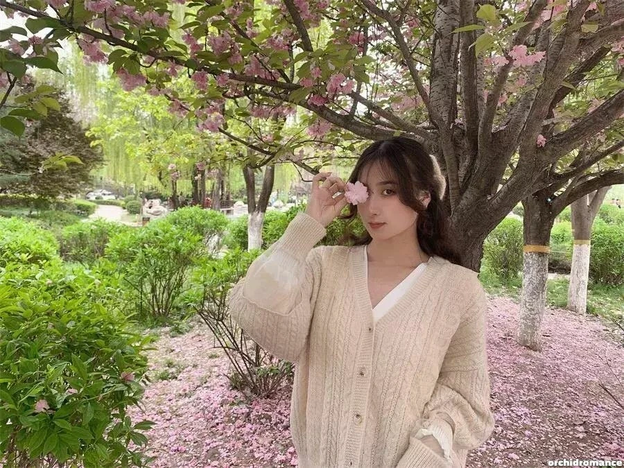 Mingzi Profile image 1