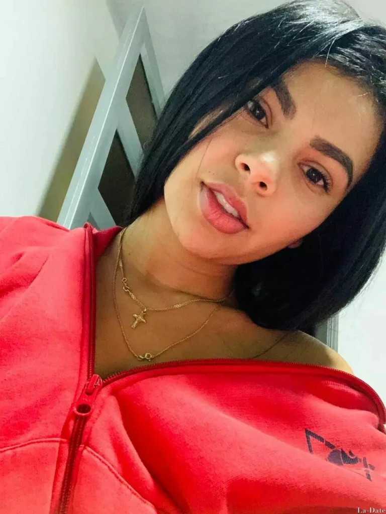 Fernanda Profile image 4