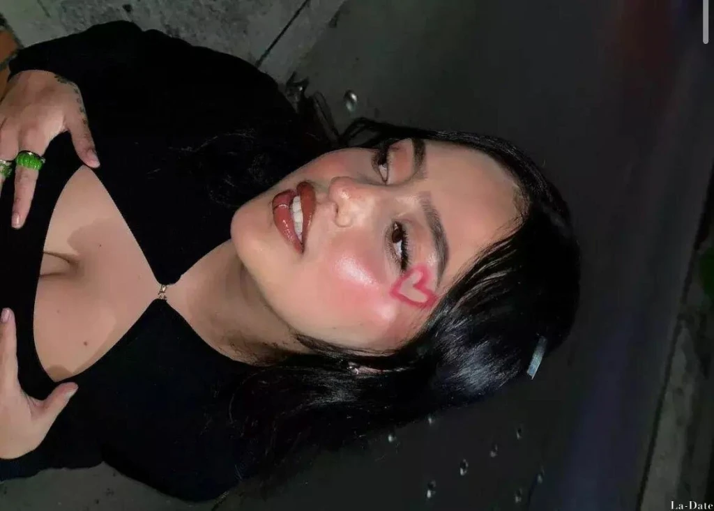 Laura Profile image 4