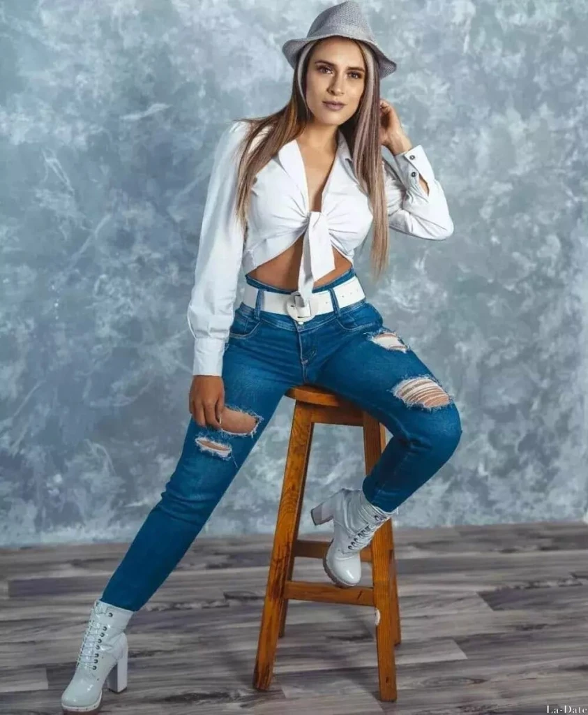 Fernanda Profile image 3