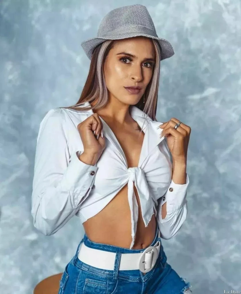 Fernanda Profile image 2