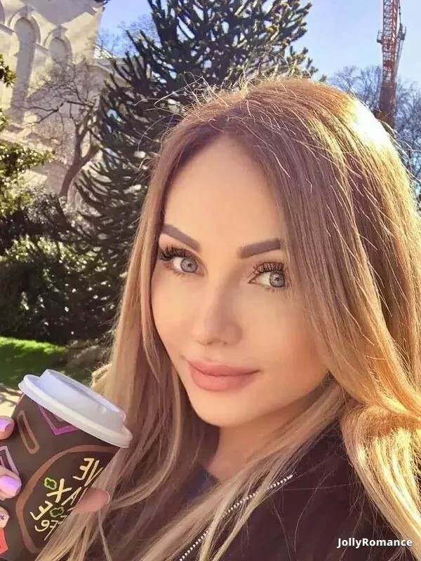 Nadiia Profile image 2