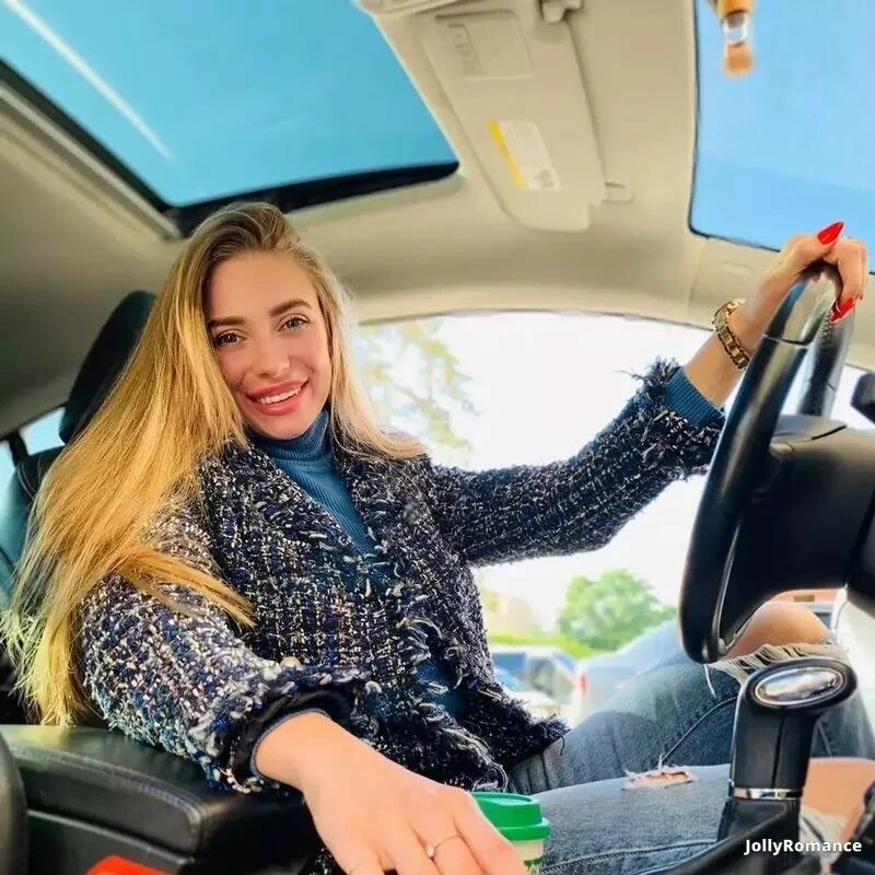 Elizabeth Profile image 1