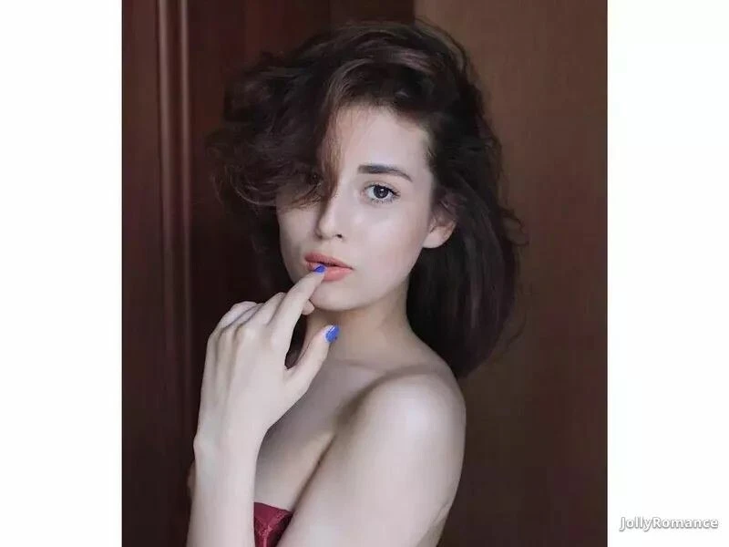Alina Profile image 4