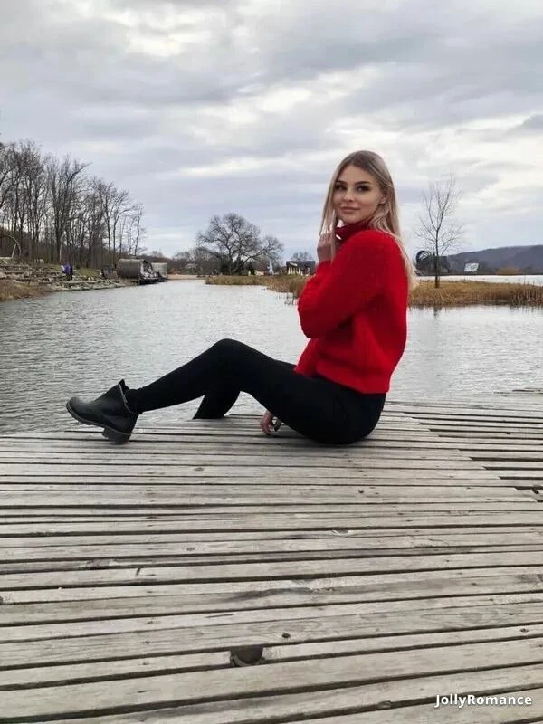Julia Profile image 1