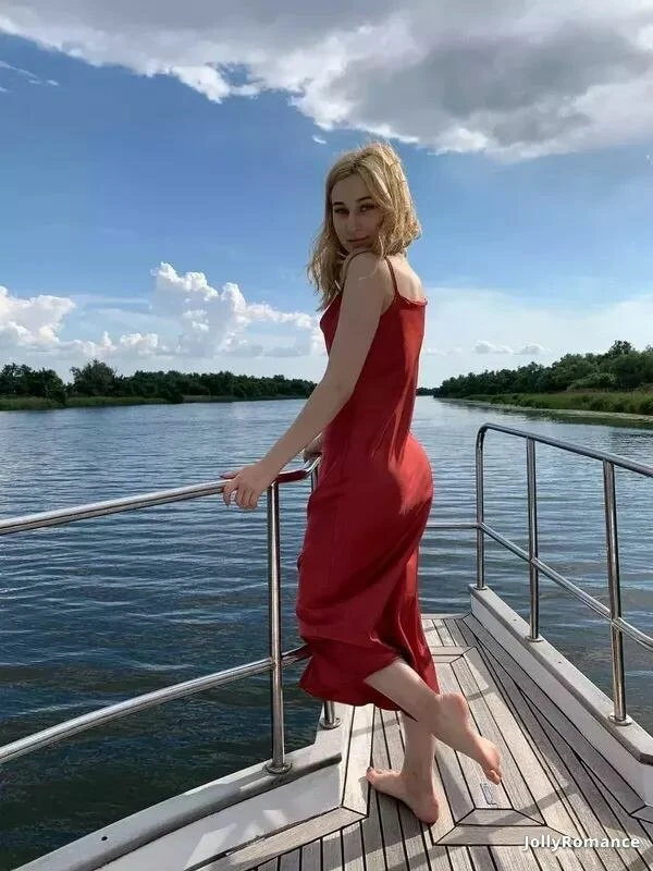 Elena Profile image 4