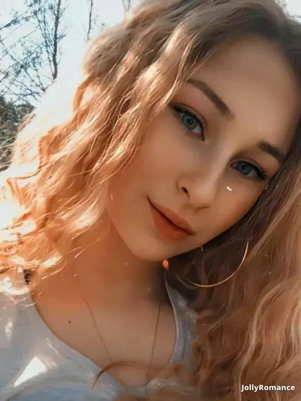 Elena Profile image 1