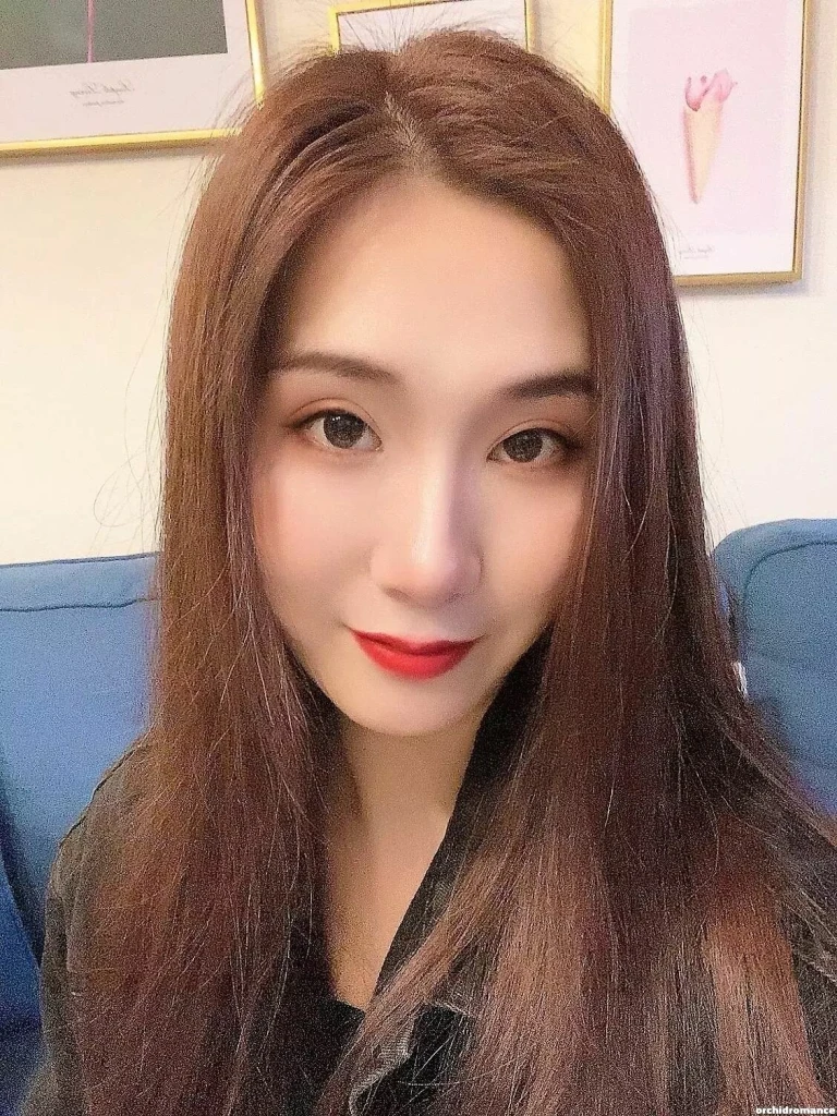 Hongrong Zhou Profile image 2