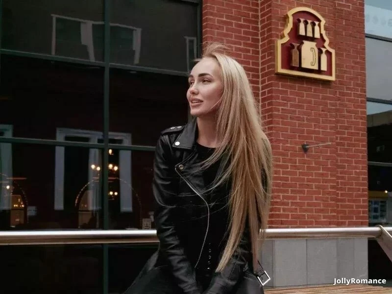 Elena Profile image 4