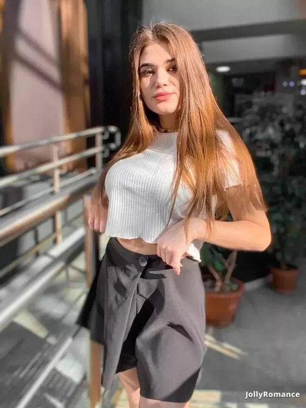 Julia Profile image 3