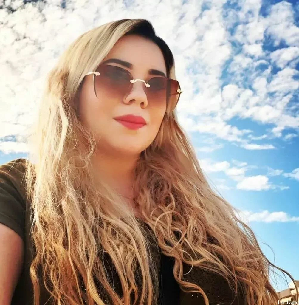 Gloria Profile image 1