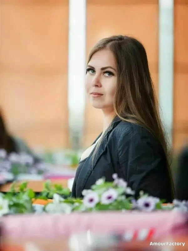 Elena Profile image 3