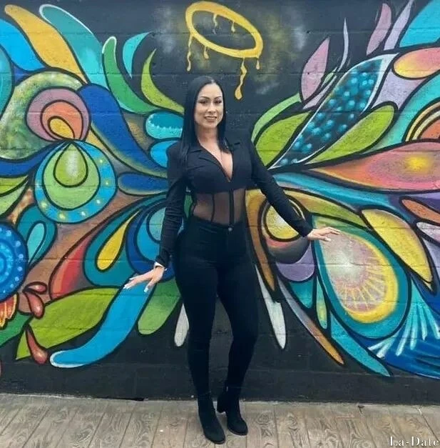 Manuela Profile image 2