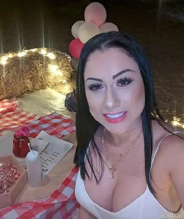 Manuela Profile image 4