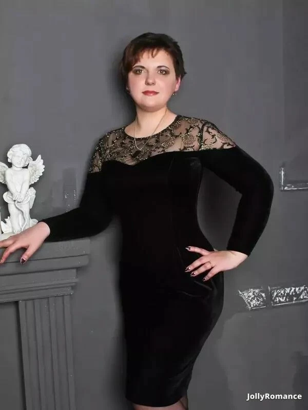 Elena Profile image 4