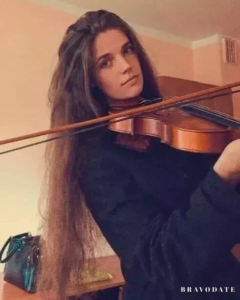 Yuliia Profile image 1