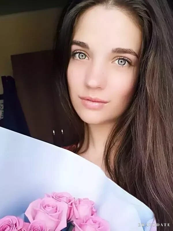 Yuliia Profile image 2