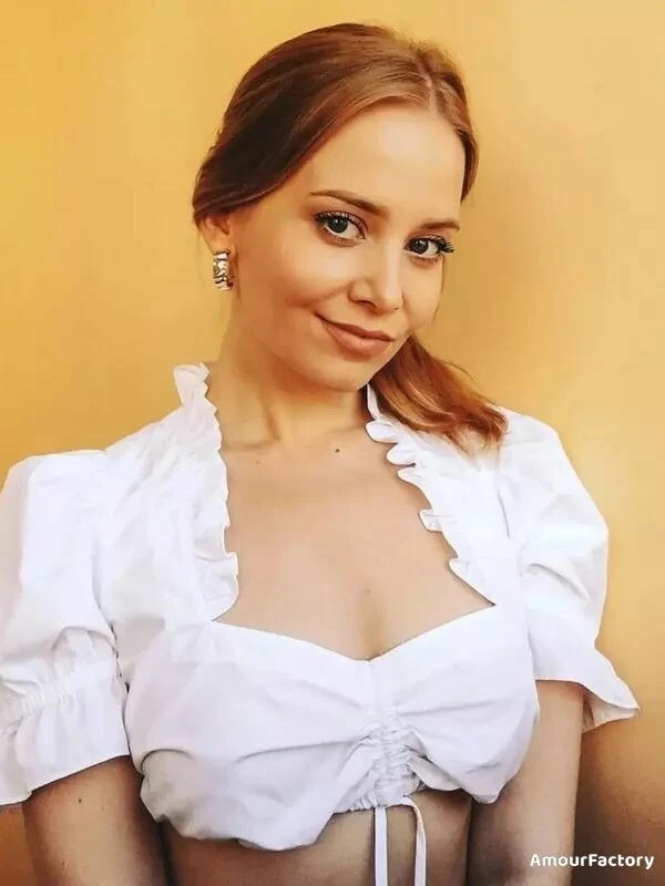 Elena Profile image 4