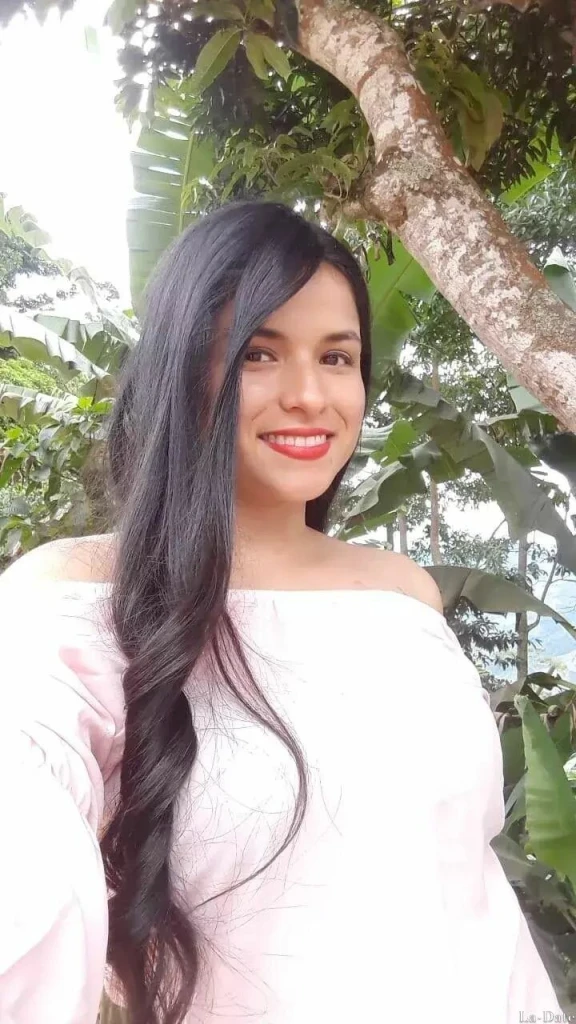 Laura Profile image 4