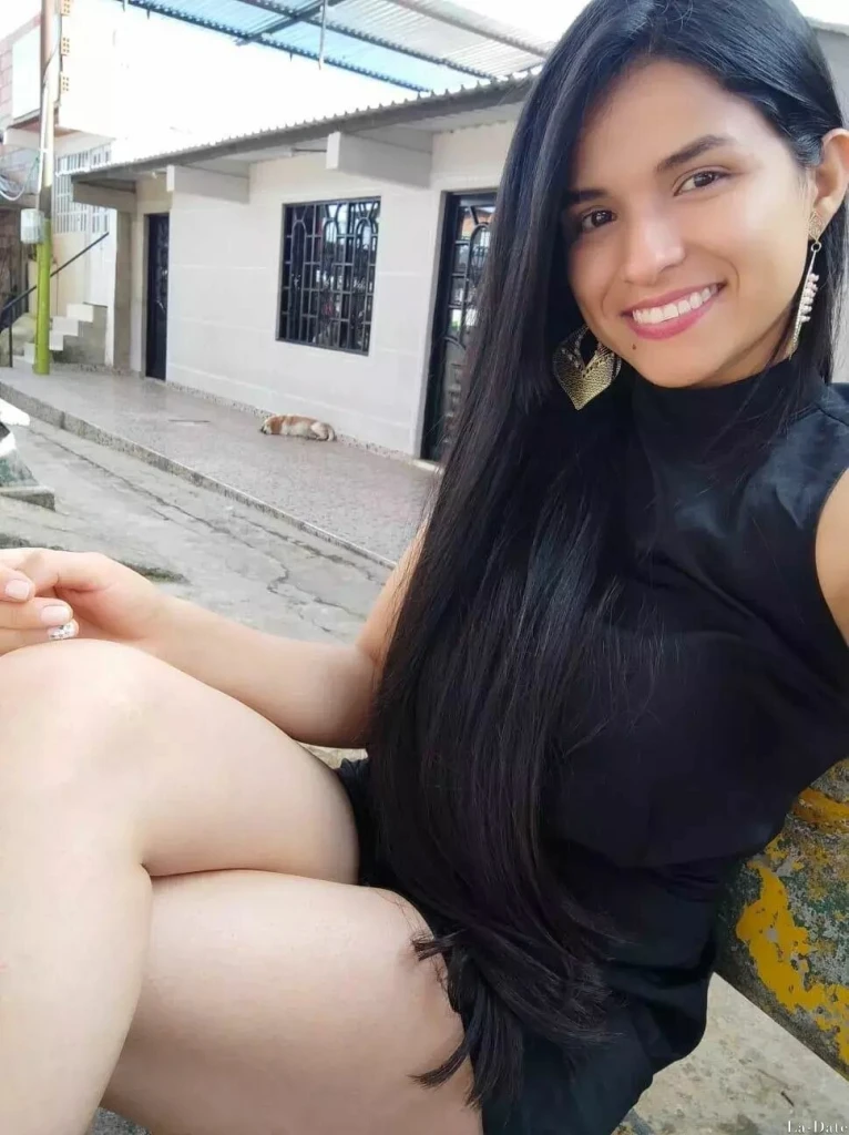 Laura Profile image 3