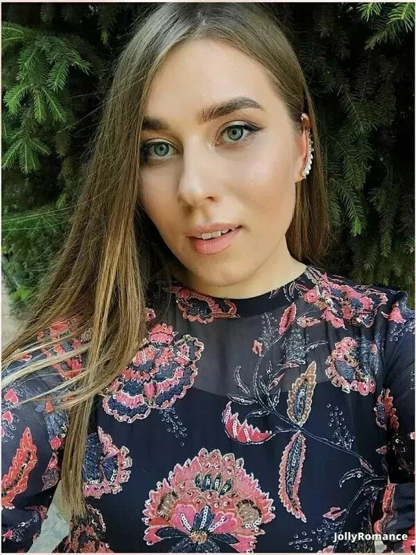 Erika Profile image 2